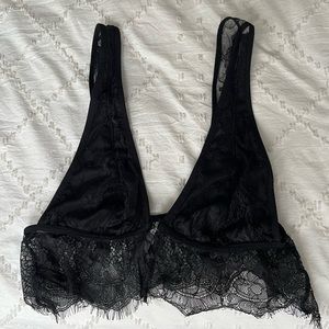 Black lacey bralette